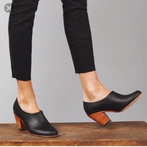 Nisolo Shoes - Nisolo Womens Leather Austin bootie. Very good condition.